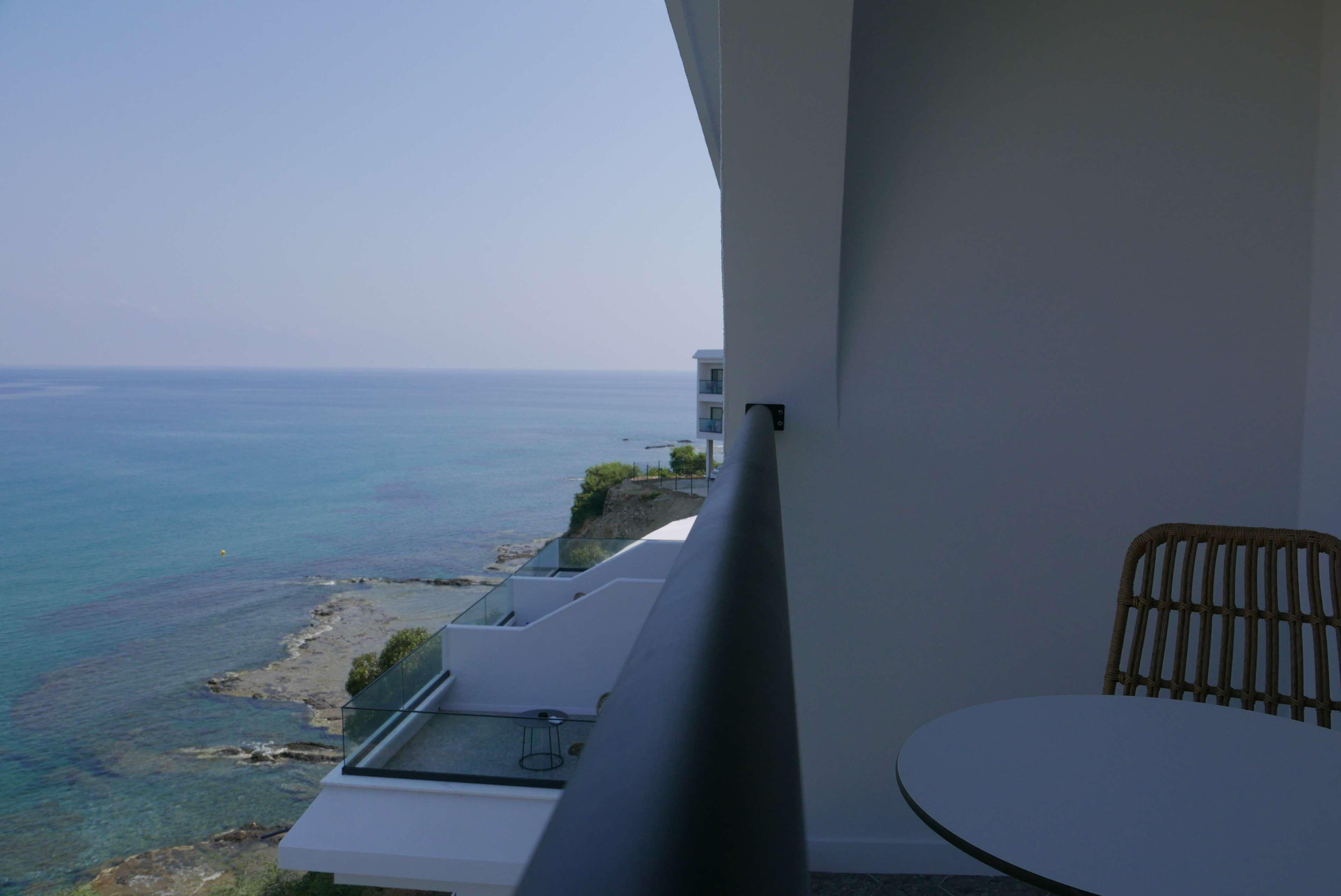 E.J. Pyrgos Bay Hotel Eksteriør billede